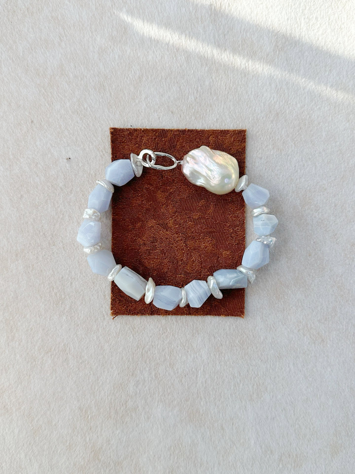 Calming Irregular Blue-Purple Stone Beaded Bracelet with Baroque Pearl