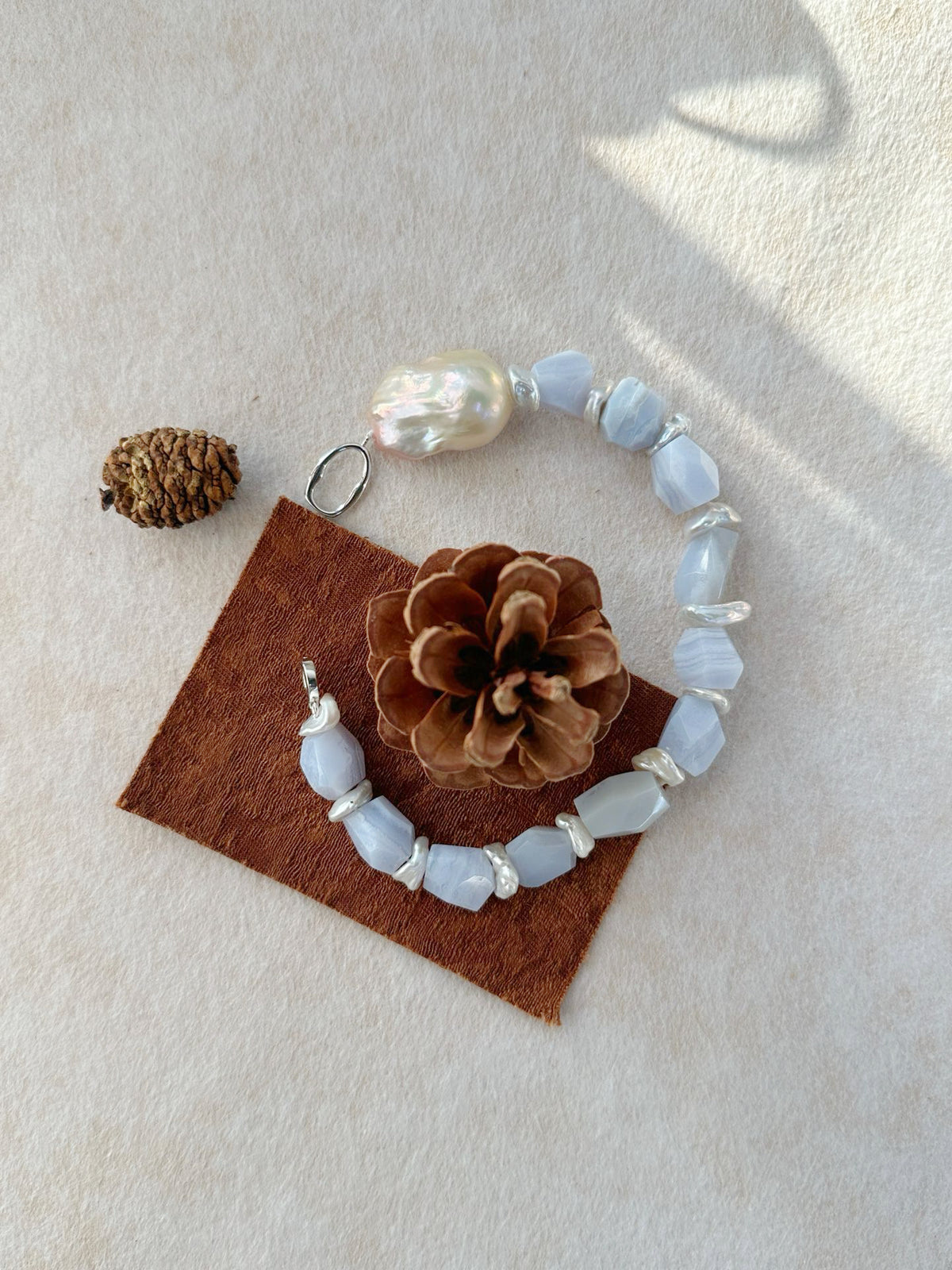 Calming Irregular Blue-Purple Stone Beaded Bracelet with Baroque Pearl