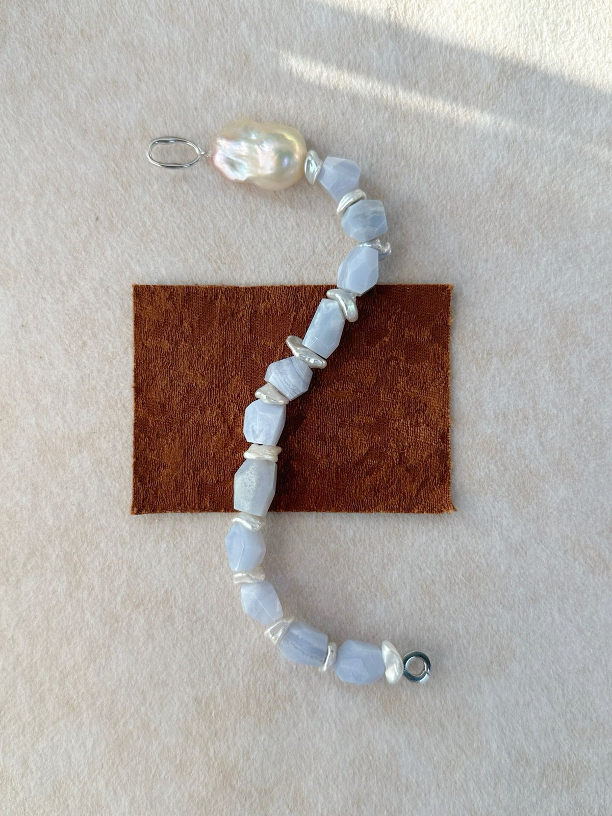Calming Irregular Blue-Purple Stone Beaded Bracelet with Baroque Pearl
