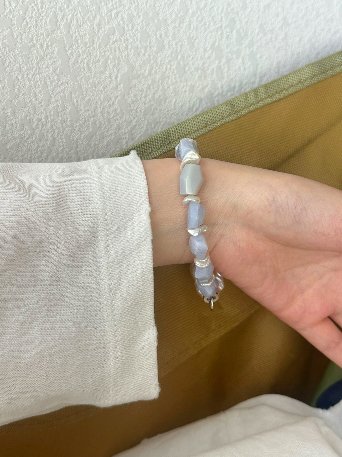 Calming Irregular Blue-Purple Stone Beaded Bracelet with Baroque Pearl